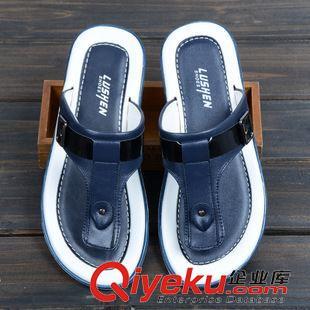 2015夏季男士时尚夹脚真皮拖鞋 防滑沙滩鞋与韩版拼色人字拖全方位解析