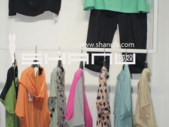 图吾贝卡 棉麻出货引领风尚，品牌女装与大码尾货批发新机遇